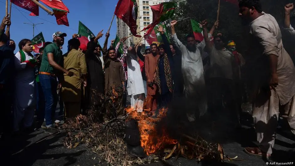 Ex-Premier Imran Khan in Pakistan festgenommen