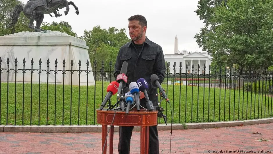 Ukraine: Zelenskyy 'ready' for talks with Putin