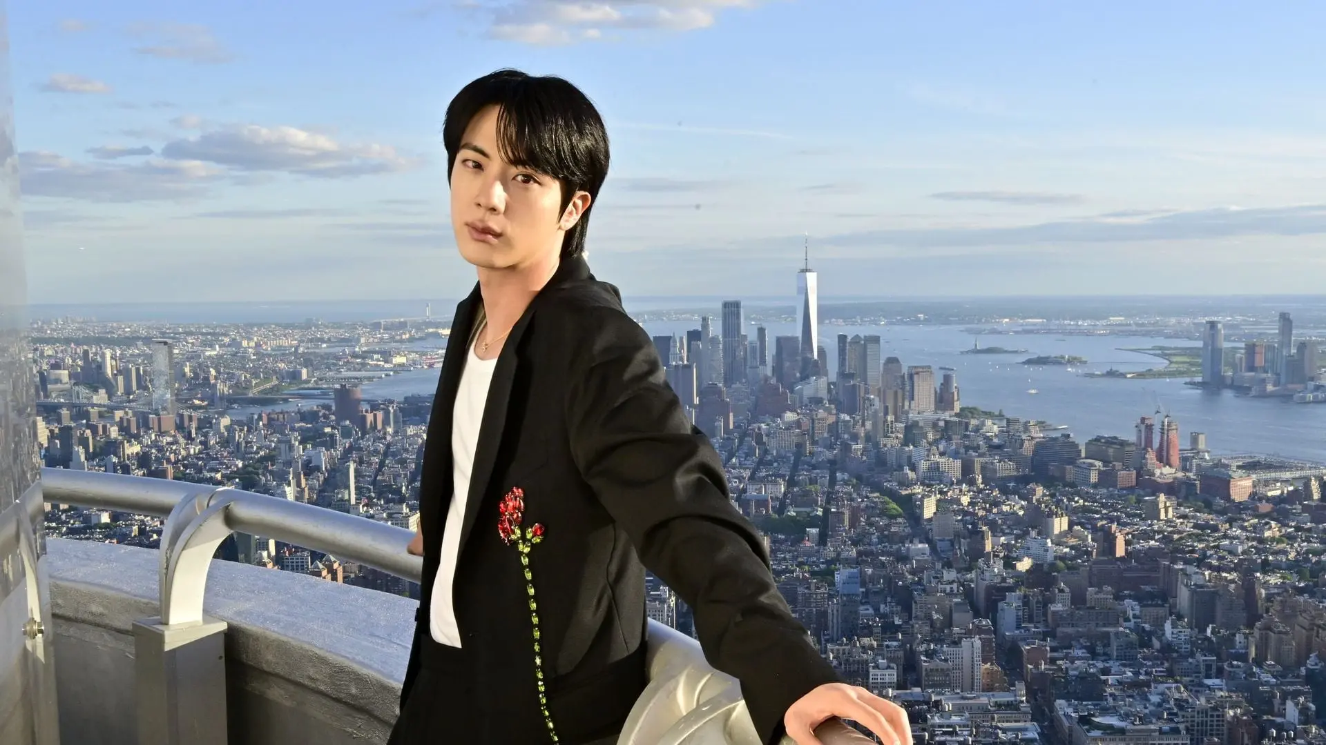 Zu gefährlich: BTS' Jin bleibt in Freizeit lieber zu Hause